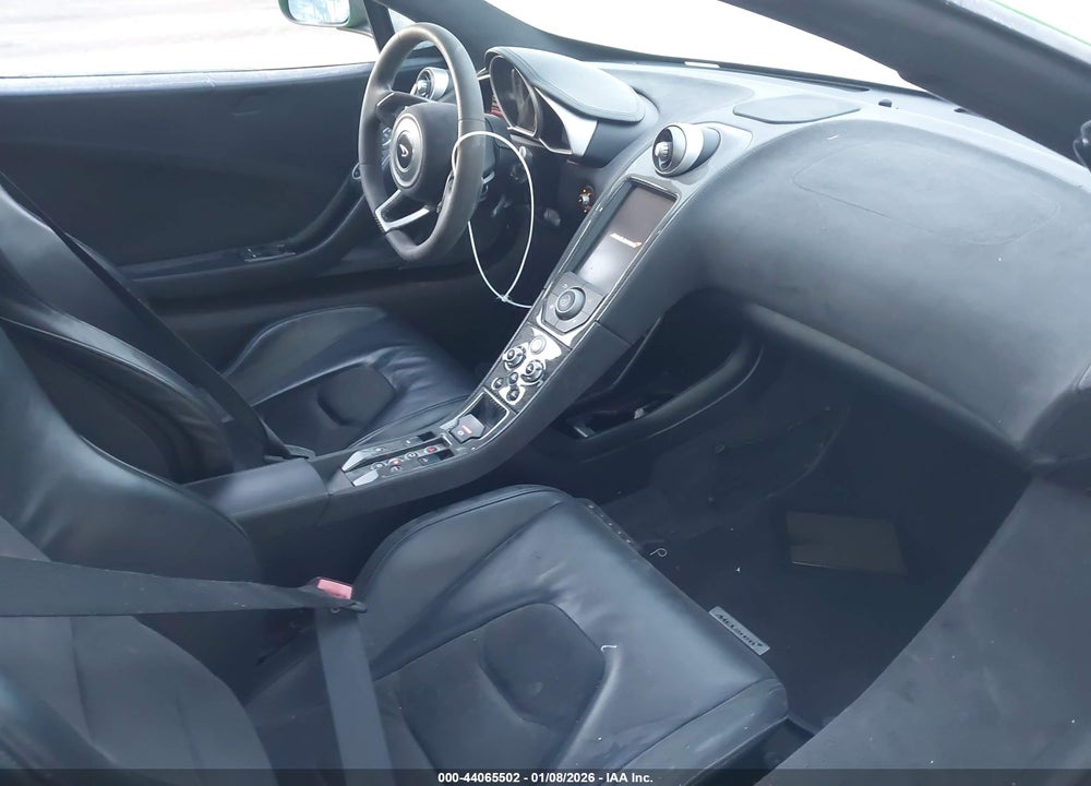 2015 MCLAREN 650S VIN: SBM11FAA0FW004090