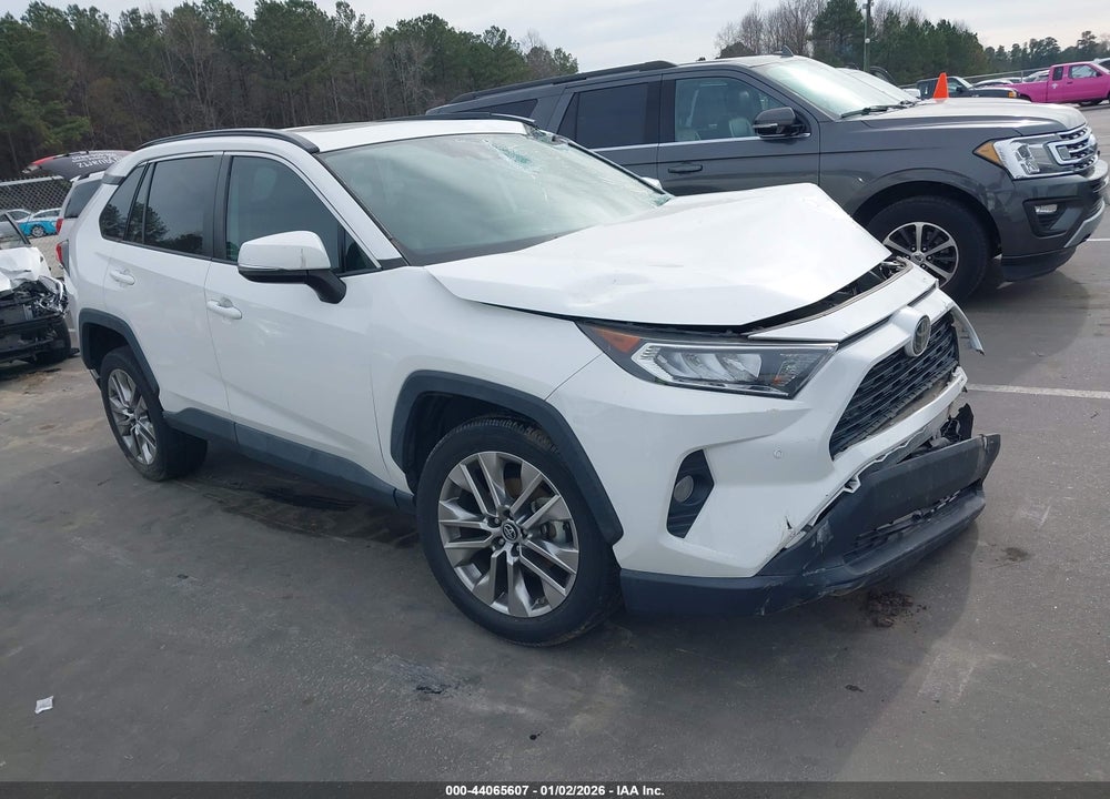 2019 TOYOTA RAV4 XLE PREMIUM VIN: 2T3C1RFV3KW027113