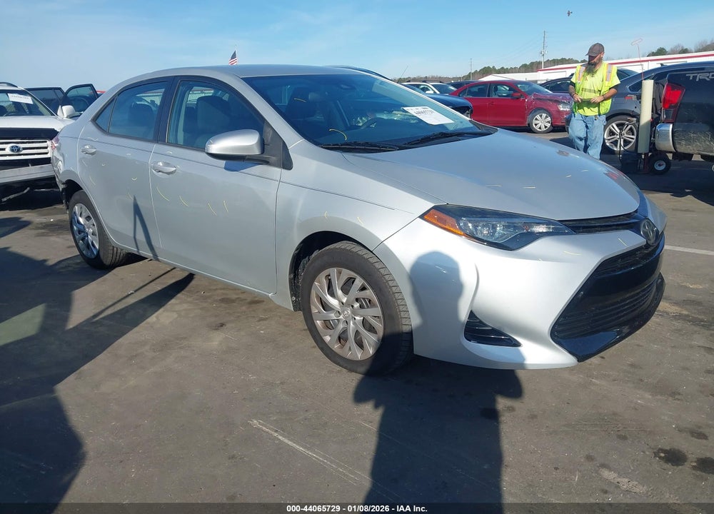 2018 TOYOTA COROLLA LE VIN: 5YFBURHE9JP820408