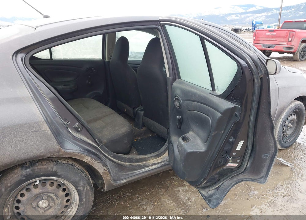 2015 NISSAN VERSA 1.6 S VIN: 3N1CN7APXFL942073