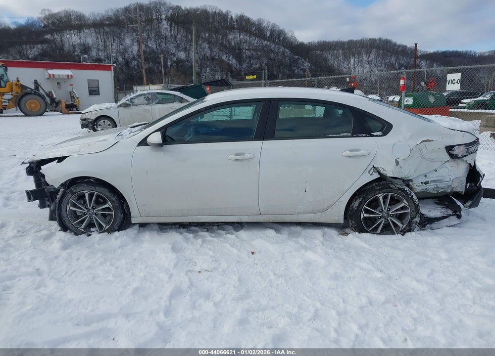 2024 KIA FORTE LXS VIN: 3KPF24AD1RE720652