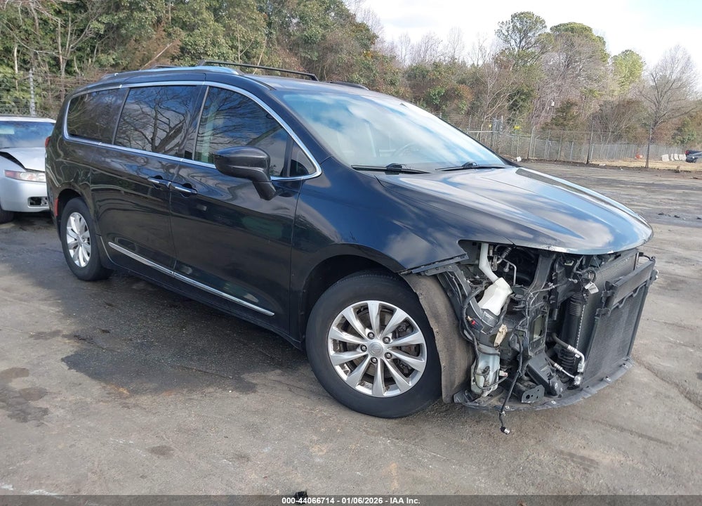 2018 CHRYSLER PACIFICA TOURING L VIN: 2C4RC1BGXJR316964