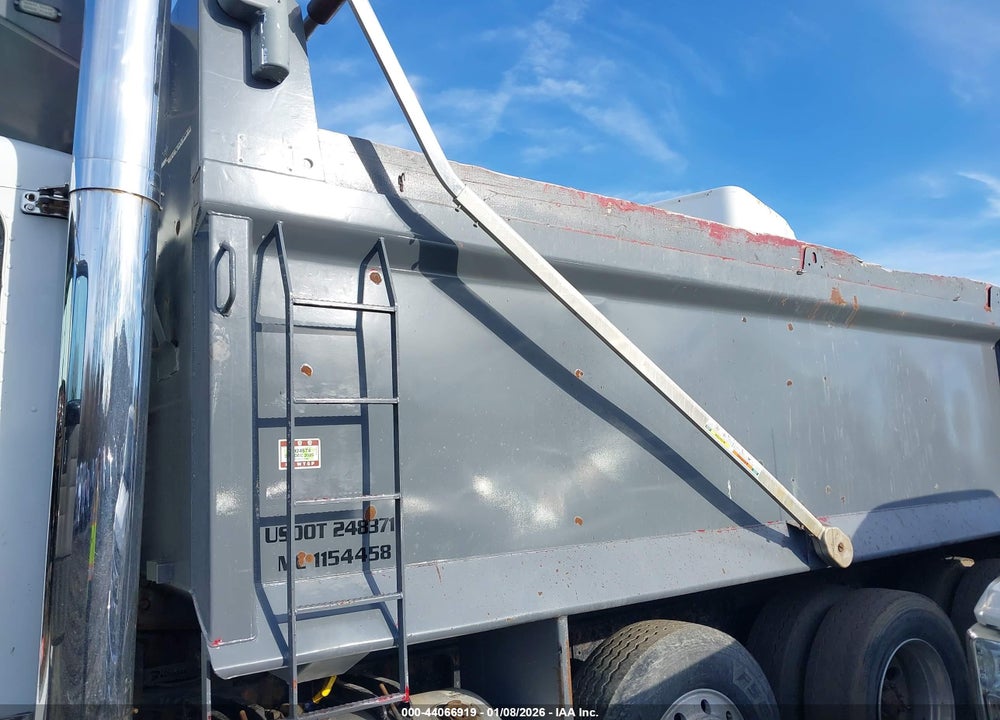 1996 PETERBILT 377 VIN: 1XPCDB9XXTD369909