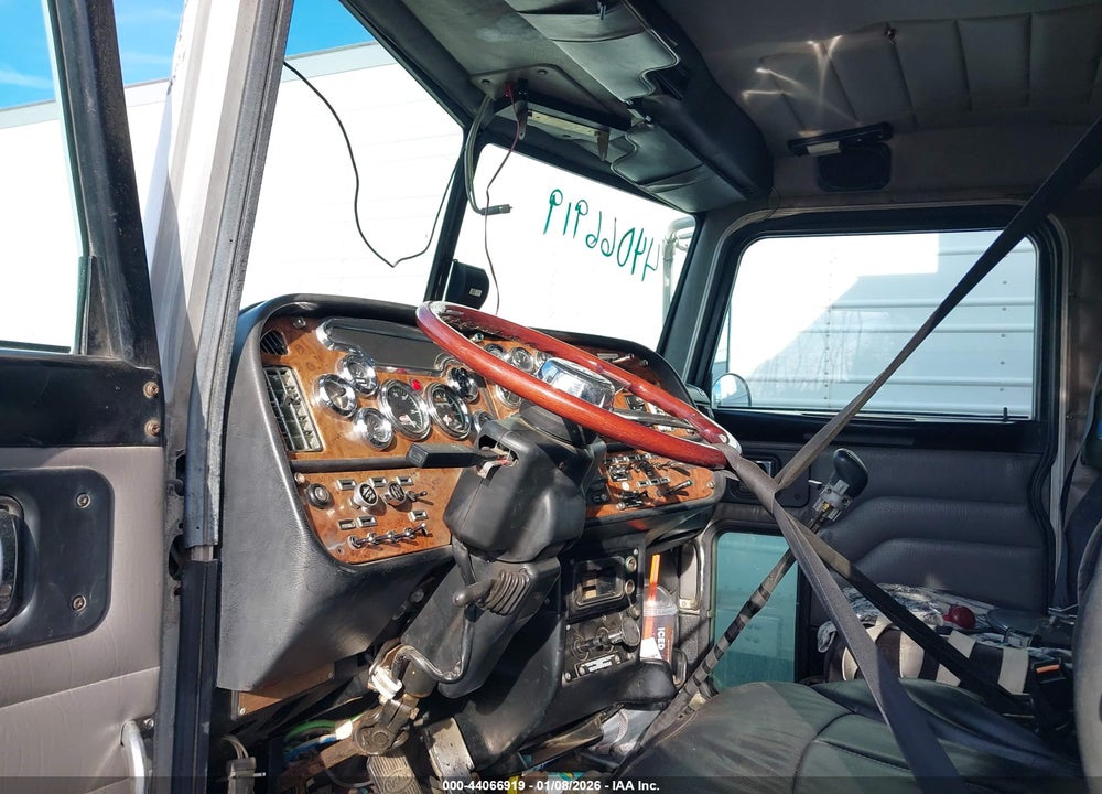1996 PETERBILT 377 VIN: 1XPCDB9XXTD369909