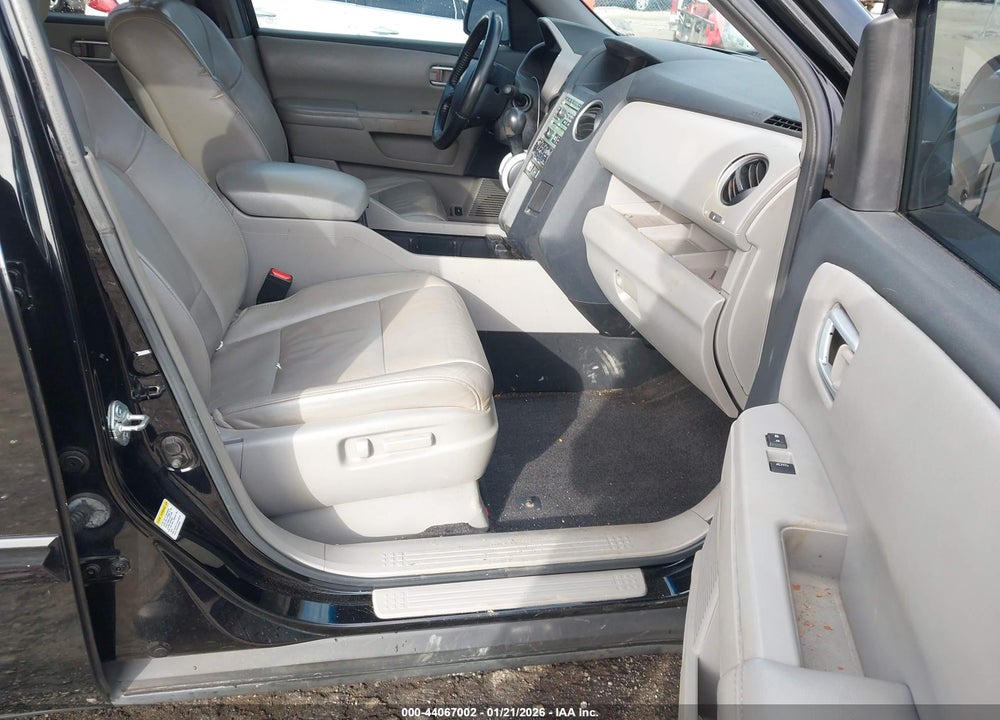 2011 HONDA PILOT EX-L VIN: 5FNYF3H64BB020414