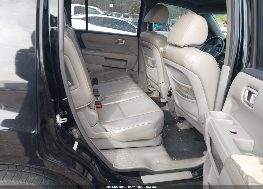 2011 HONDA PILOT EX-L VIN: 5FNYF3H64BB020414