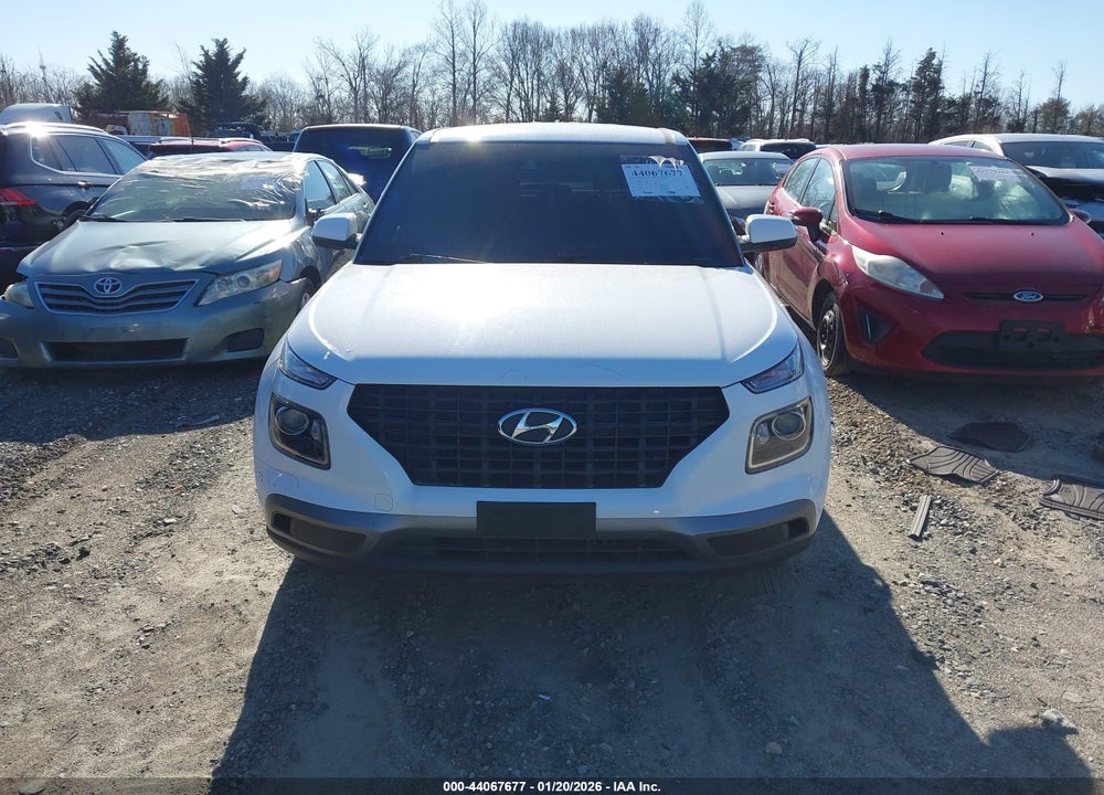 2021 HYUNDAI VENUE SE VIN: KMHRB8A37MU067939
