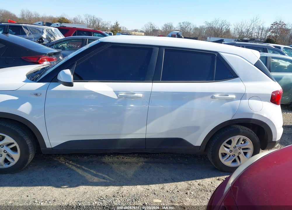 2021 HYUNDAI VENUE SE VIN: KMHRB8A37MU067939