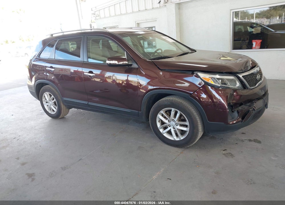 2015 KIA SORENTO LX V6 VIN: 5XYKT4A71FG637288