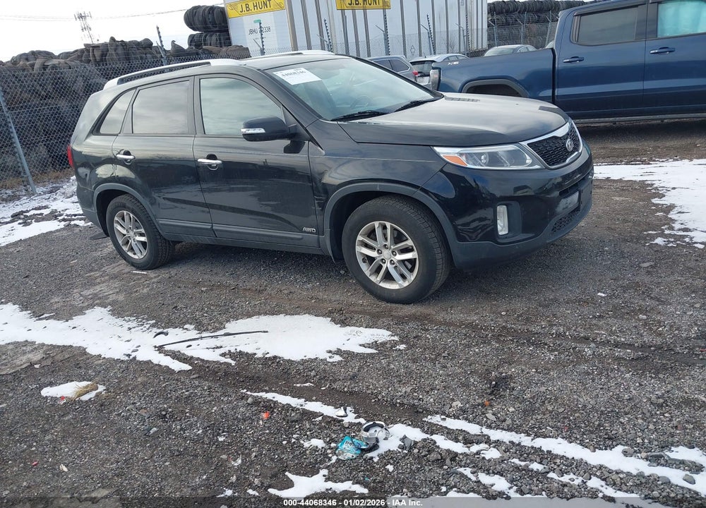 2014 KIA SORENTO LX V6 VIN: 5XYKTDA79EG509928