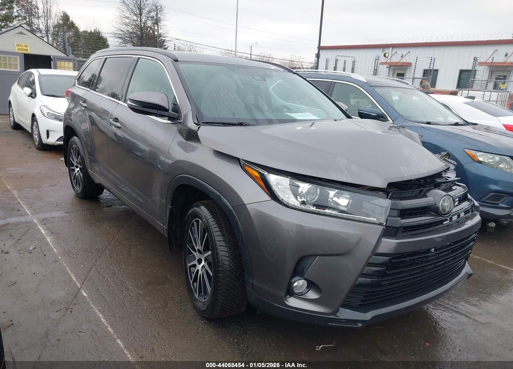 2017 TOYOTA HIGHLANDER SE VIN: 5TDJZRFH9HS484528