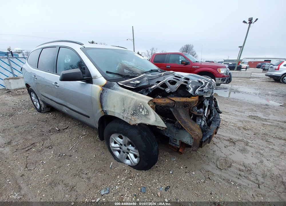 2015 CHEVROLET TRAVERSE LS VIN: 1GNKRFED4FJ121704