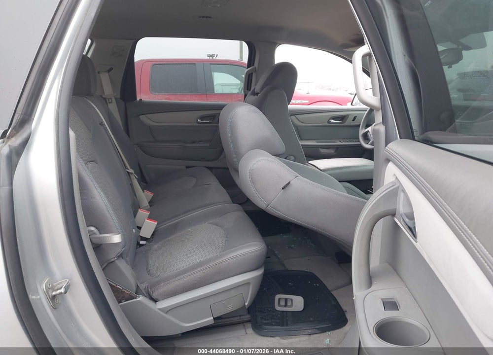 2015 CHEVROLET TRAVERSE LS VIN: 1GNKRFED4FJ121704