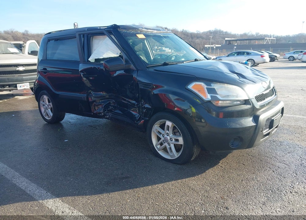 2011 KIA SOUL + VIN: KNDJT2A28B7295558