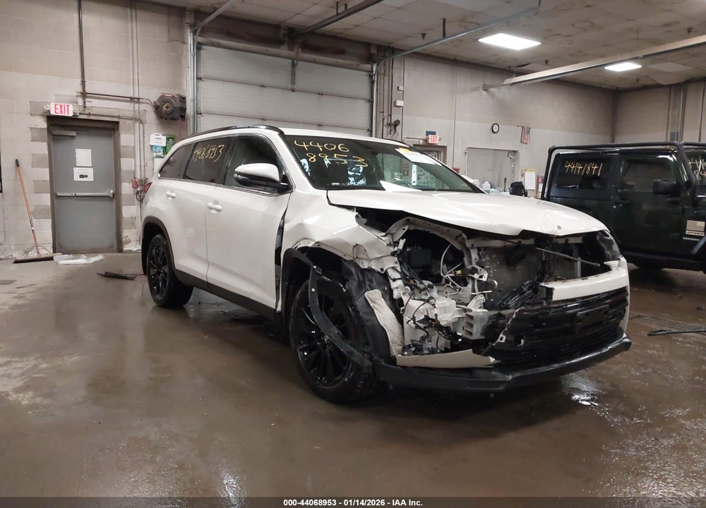2019 TOYOTA HIGHLANDER SE VIN: 5TDJZRFH6KS605443