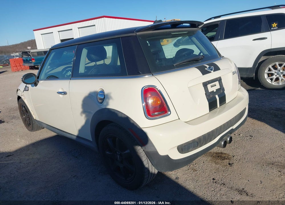2009 MINI COOPER S VIN: WMWMF73589TW85437