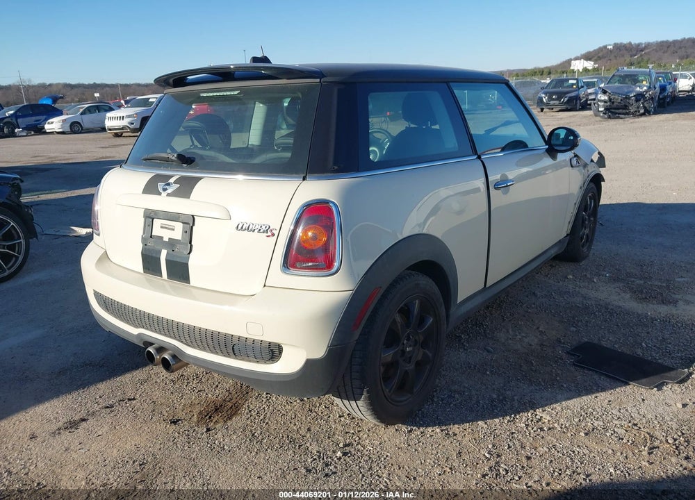 2009 MINI COOPER S VIN: WMWMF73589TW85437