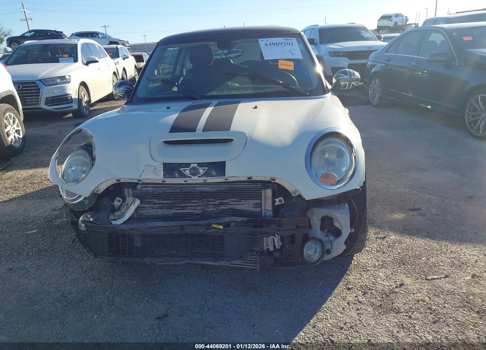 2009 MINI COOPER S VIN: WMWMF73589TW85437