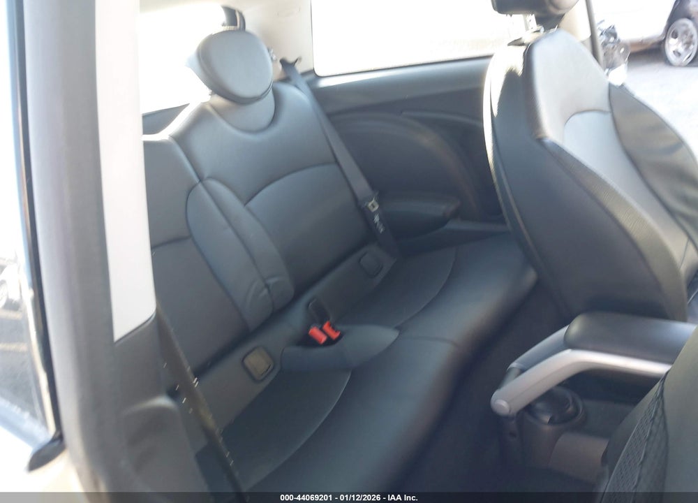2009 MINI COOPER S VIN: WMWMF73589TW85437
