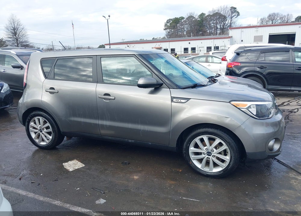2019 KIA SOUL + VIN: KNDJP3A57K7673860