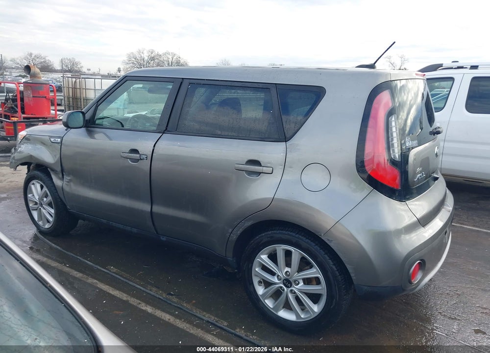 2019 KIA SOUL + VIN: KNDJP3A57K7673860