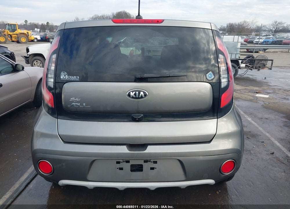 2019 KIA SOUL + VIN: KNDJP3A57K7673860