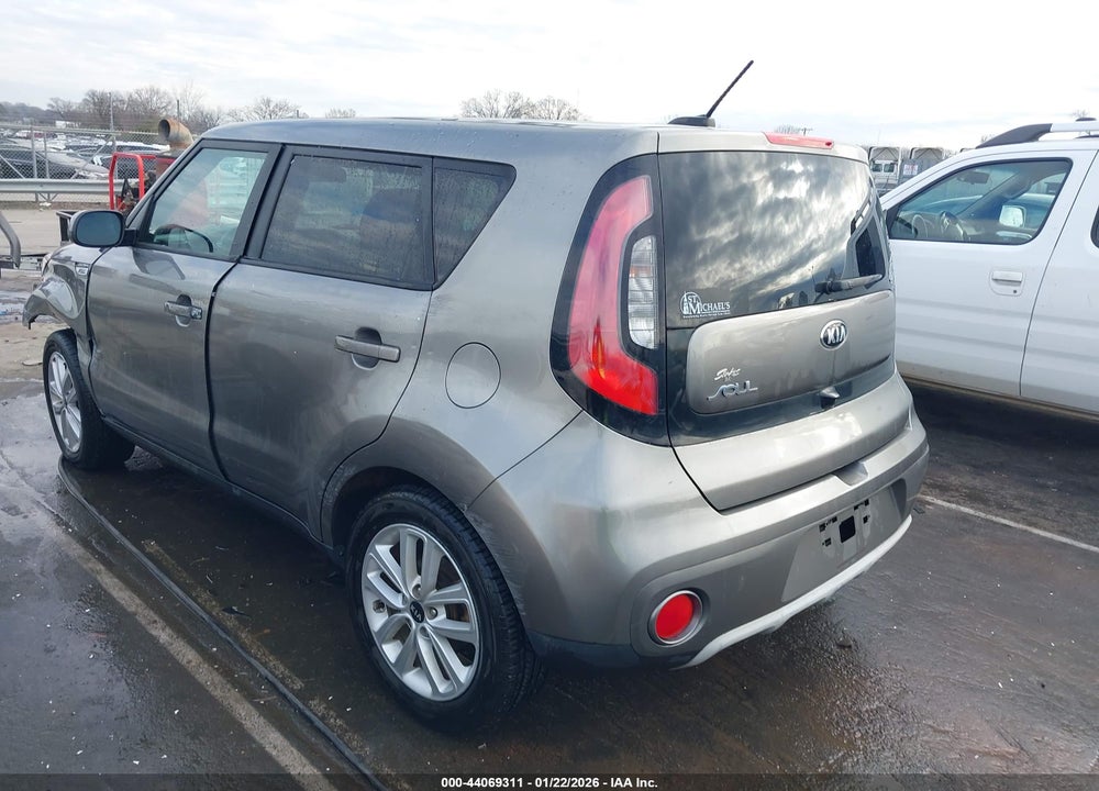 2019 KIA SOUL + VIN: KNDJP3A57K7673860