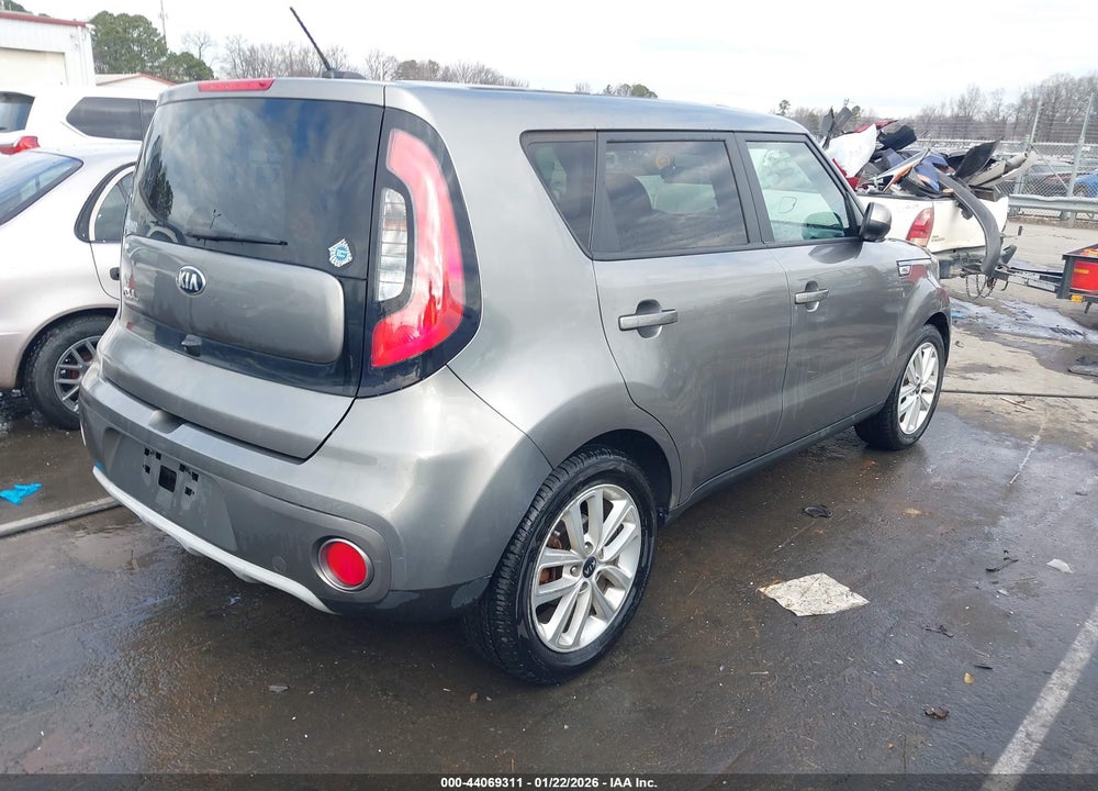 2019 KIA SOUL + VIN: KNDJP3A57K7673860