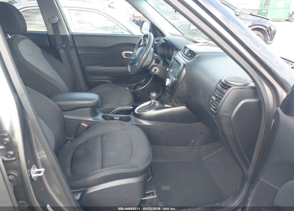 2019 KIA SOUL + VIN: KNDJP3A57K7673860