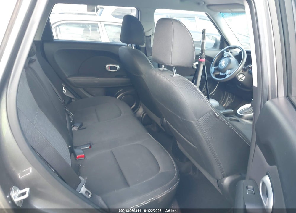 2019 KIA SOUL + VIN: KNDJP3A57K7673860