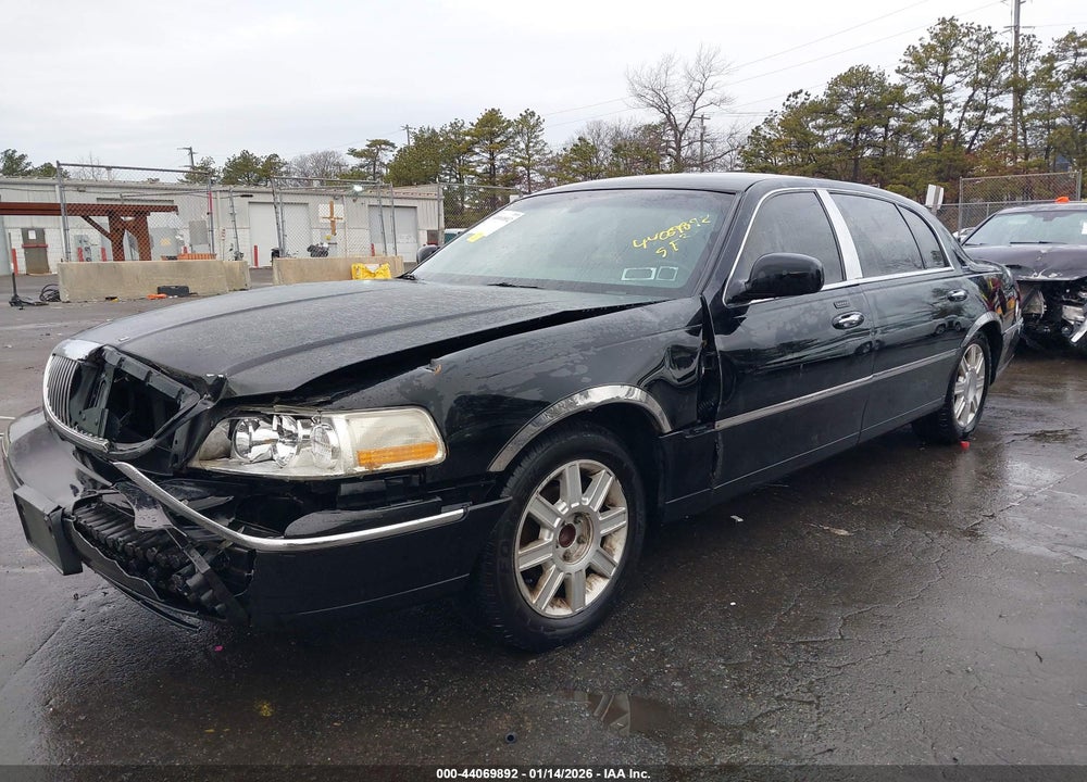 2011 LINCOLN TOWN CAR EXECUTIVE L VIN: 2LNBL8EVXBX758298