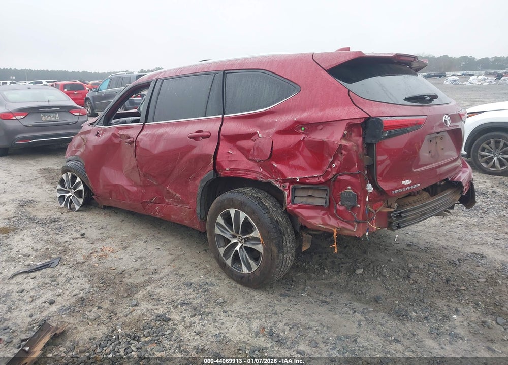 2022 TOYOTA HIGHLANDER XLE VIN: 5TDGZRAH3NS542582