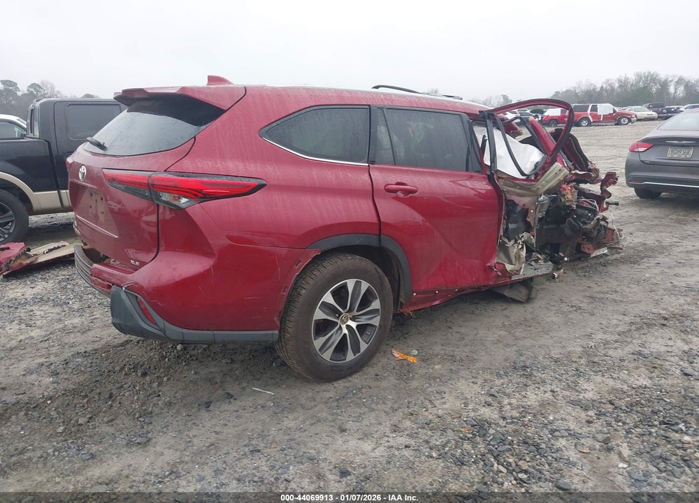 2022 TOYOTA HIGHLANDER XLE VIN: 5TDGZRAH3NS542582