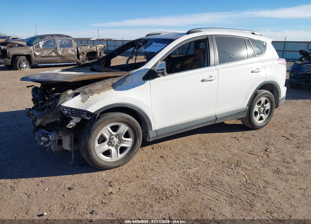 2018 TOYOTA RAV4 XLE VIN: JTMWFREV7JJ740884