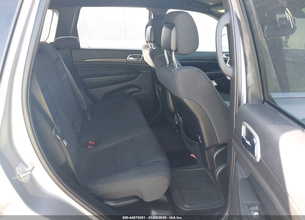 2018 JEEP GRAND CHEROKEE LAREDO 4X4 VIN: 1C4RJFAG8JC180394