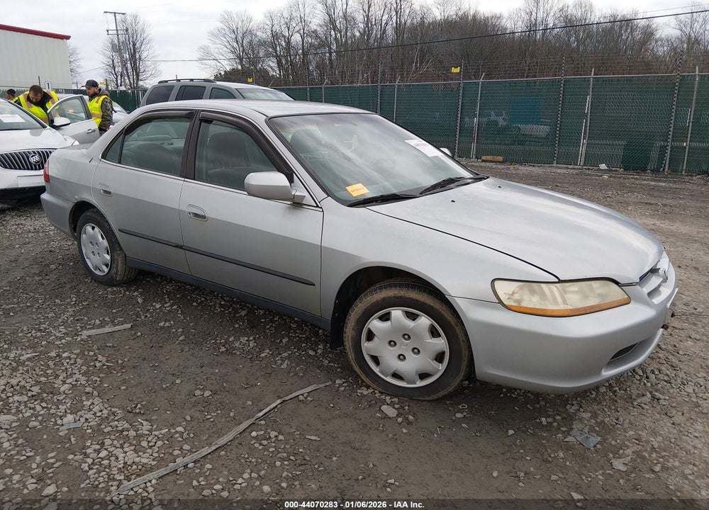 2000 HONDA ACCORD 2.3 LX VIN: 1HGCG5646YA005257