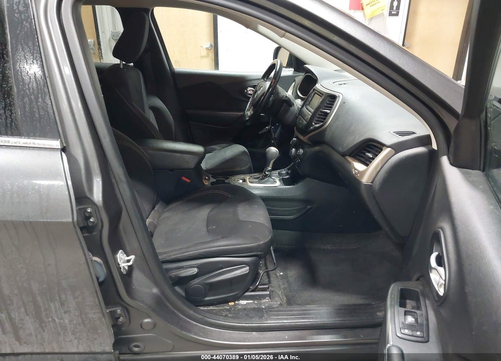 2015 JEEP CHEROKEE LATITUDE VIN: 1C4PJMCB6FW714947