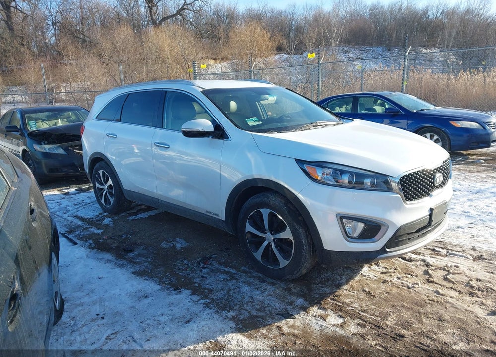 2016 KIA SORENTO 3.3L EX VIN: 5XYPHDA52GG116538