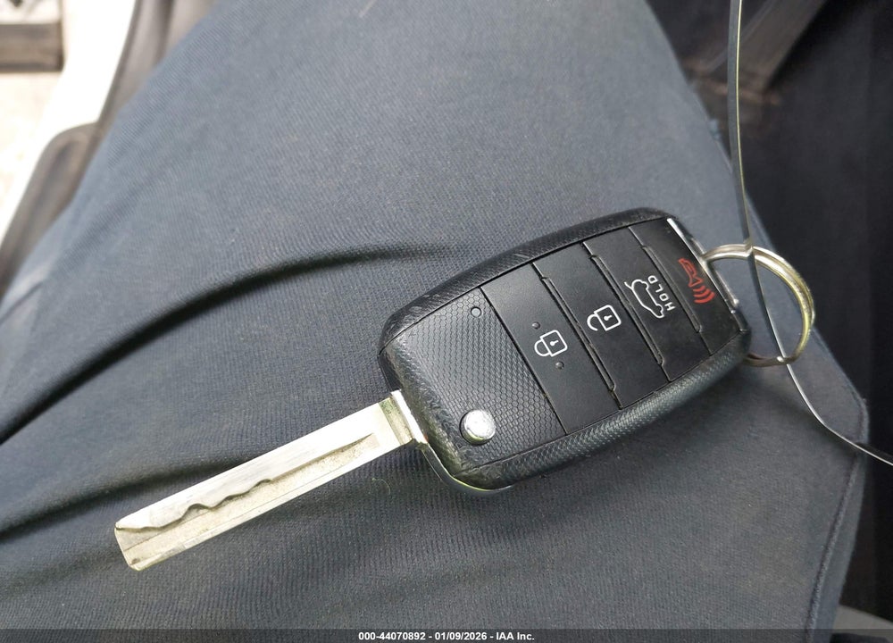 2018 KIA SORENTO 2.4L LX VIN: 5XYPG4A30JG357586