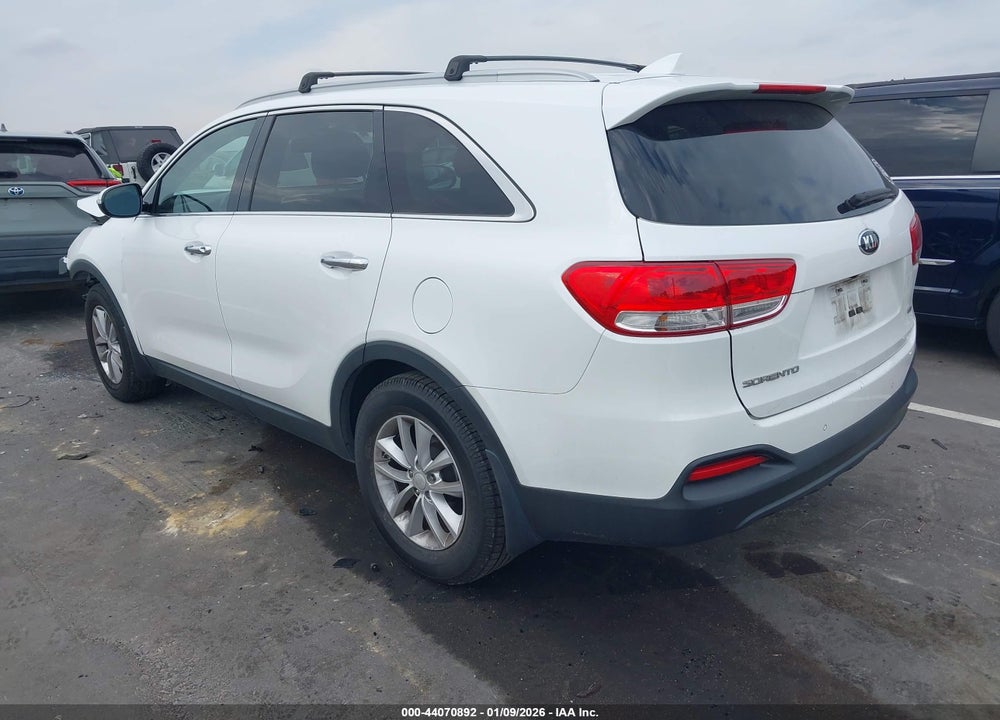 2018 KIA SORENTO 2.4L LX VIN: 5XYPG4A30JG357586