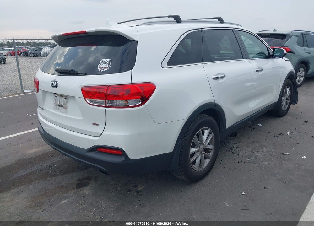 2018 KIA SORENTO 2.4L LX VIN: 5XYPG4A30JG357586