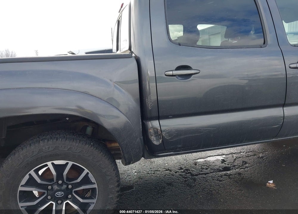 2015 TOYOTA TACOMA BASE V6 VIN: 3TMLU4EN8FM189919
