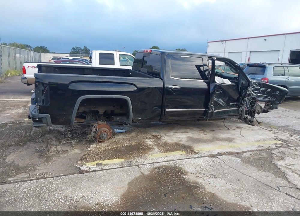 2015 GMC SIERRA 2500HD DENALI VIN: 1GT120E88FF151090