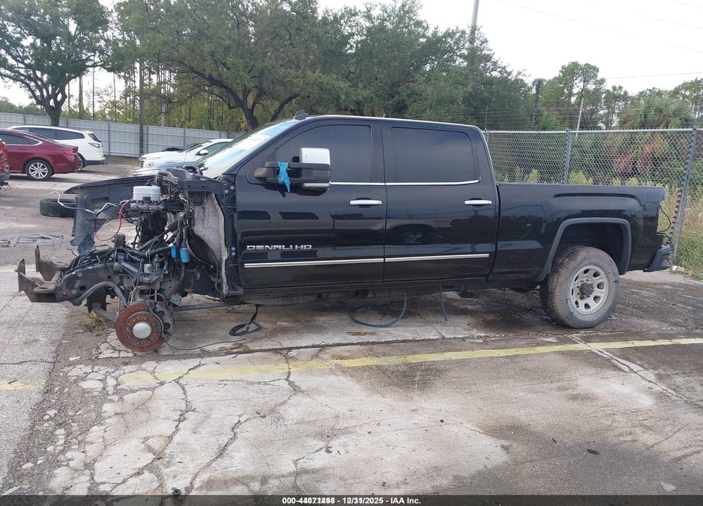 2015 GMC SIERRA 2500HD DENALI VIN: 1GT120E88FF151090
