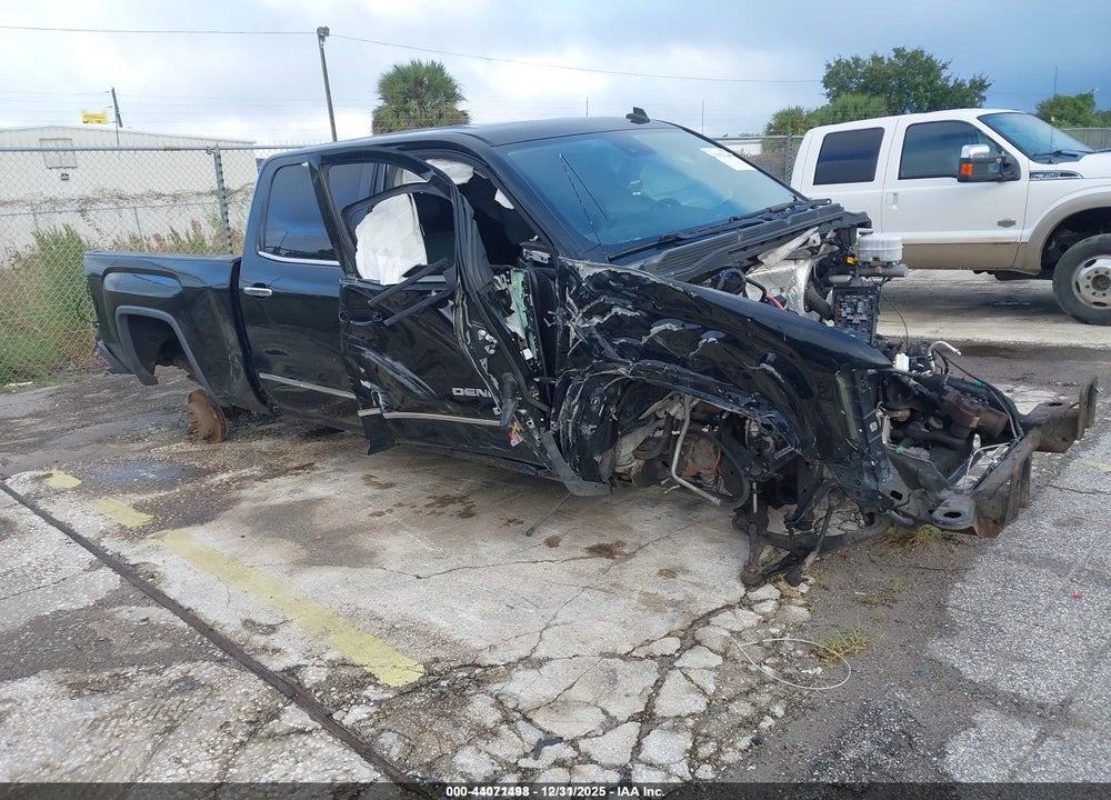 2015 GMC SIERRA 2500HD DENALI VIN: 1GT120E88FF151090