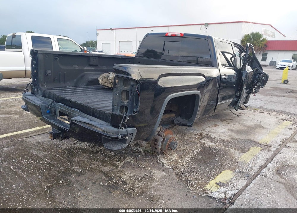 2015 GMC SIERRA 2500HD DENALI VIN: 1GT120E88FF151090