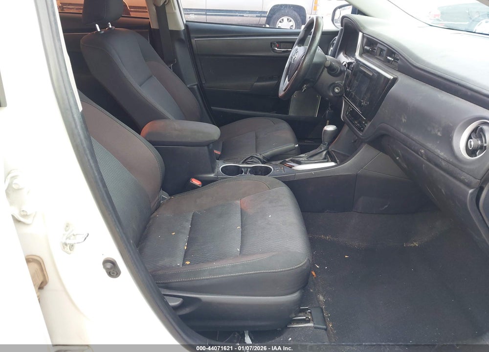 2019 TOYOTA COROLLA LE VIN: 2T1BURHE0KC242930