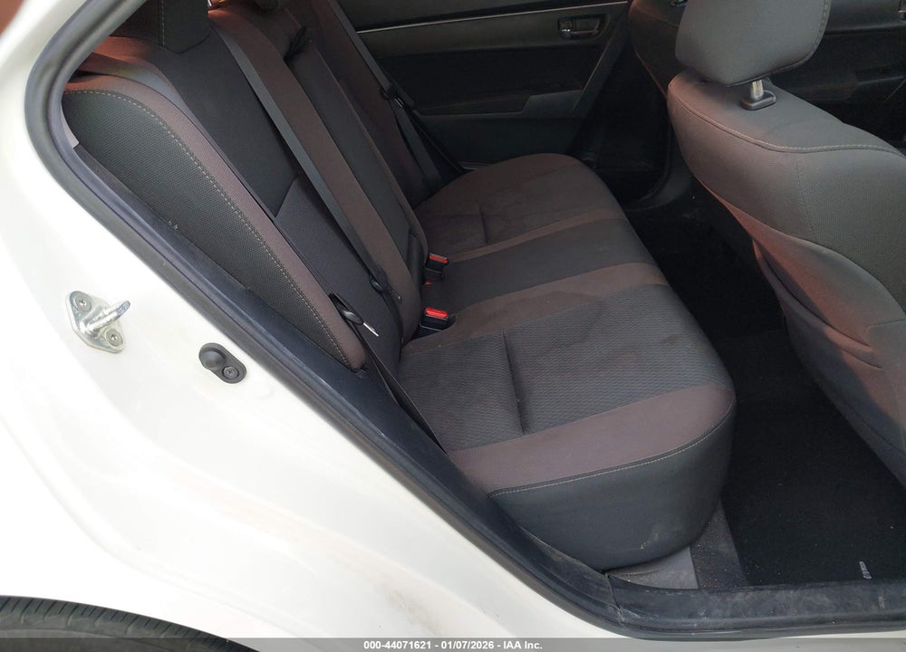 2019 TOYOTA COROLLA LE VIN: 2T1BURHE0KC242930