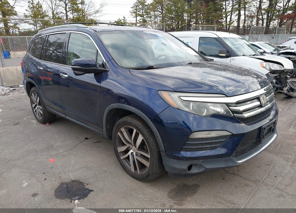 2016 HONDA PILOT TOURING VIN: 5FNYF6H91GB092058