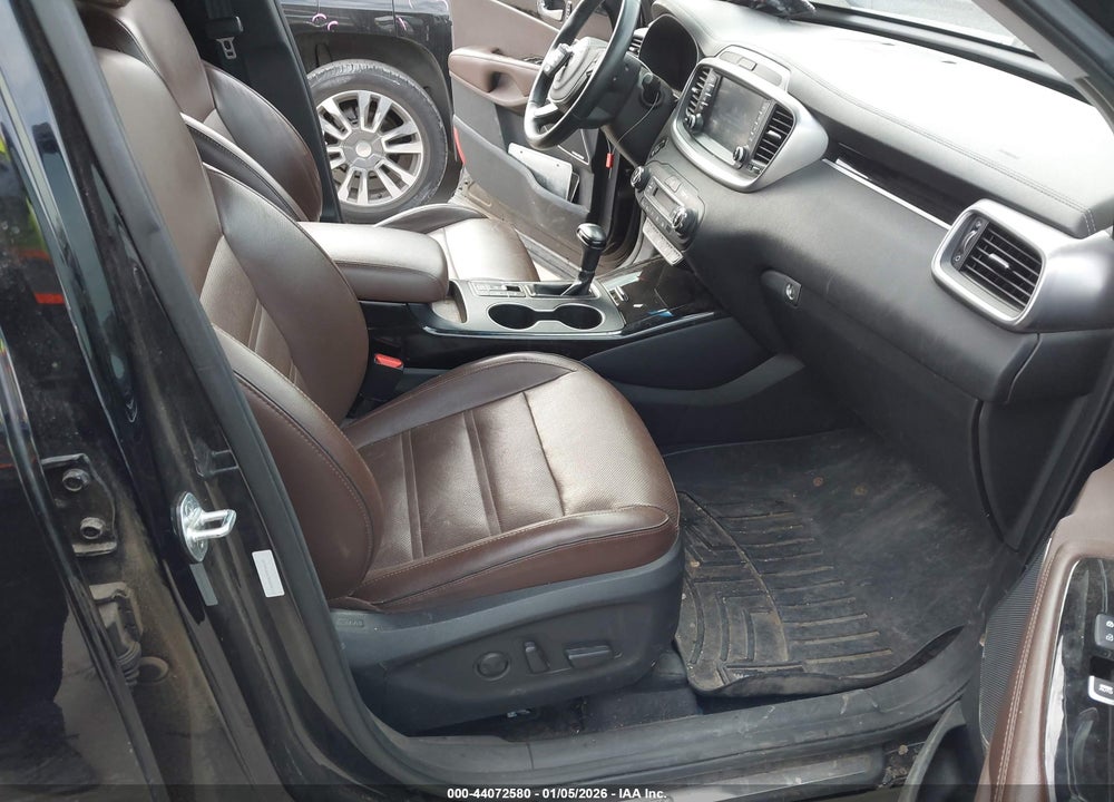 2019 KIA SORENTO 3.3L SX VIN: 5XYPK4A57KG444113